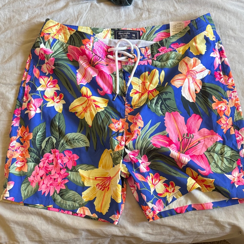 Abercrombie & Fitch Tropical Floral Board Shorts